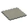 Fitness Skyddsmatta HD von WARCO im Farbdesign Ljus Granit mit den Abmessungen 1000 x 1000 x 40 mm. Produktfoto von Artikel 3408 in der Aufsicht von schräg vorne.