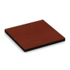 Fallskyddsplattor von WARCO im Farbdesign Tegelröd mit den Abmessungen 50 x 50 x 4 cm. Produktfoto von Artikel 6194 in der Aufsicht von schräg vorne.