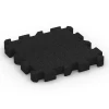 Fallskyddsplatta med pusselkoppling von WARCO im Farbdesign Antracit mit den Abmessungen 50 x 50 x 6 cm | 0,25 m². Produktfoto von Artikel 6309 in der Aufsicht von schräg vorne.