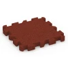 Fallskyddsplatta – 190 cm von WARCO im Farbdesign Tegelröd mit den Abmessungen 50 x 50 x 5 cm | 0,25 m². Produktfoto von Artikel 6402 in der Aufsicht von schräg vorne.