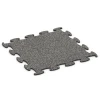 Fitness Active gymgolv von WARCO im Farbdesign Mörkgrå granit mit den Abmessungen 98 x 98 × 1,8 cm. Produktfoto von Artikel 6832 in der Aufsicht von schräg vorne.