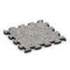Poolkantplattor von WARCO im Farbdesign Grå granit mit den Abmessungen 30 x 30 x 1,8 cm. Produktfoto von Artikel 6770 in der Aufsicht von schräg vorne.