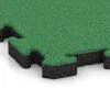 Detailaufnahme der Randausprägung von WARCO-Produkt 5188, Gummibeläggning för sport, Format 500 x 500 x 40 mm, Farbe Maigrön.