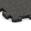 Detailaufnahme der Randausprägung von WARCO-Produkt 3282, Hundsportgolv HD, Format 1000 x 1000 x 30 mm, Farbe Mörkgrå Granit.