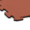 Detailaufnahme der Randausprägung von WARCO-Produkt 6218, Sportgolvsplatta 1,8 cm, Format 500 x 500 x 18 mm, Farbe Ljusröd-Orange.