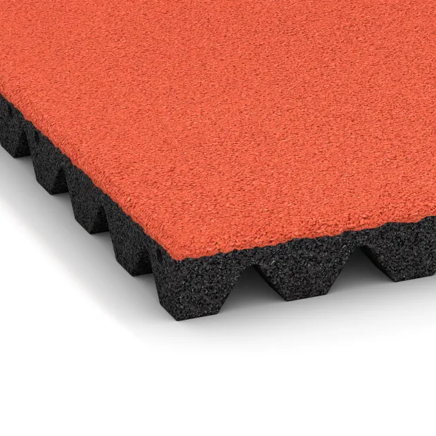 Detailaufnahme der Randausprägung von WARCO-Produkt 0638, Fallskyddsplatta för lekplats, Format 500 x 500 x 45 mm, Farbe Ljusröd-Orange.