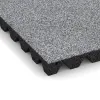 Detailaufnahme der Randausprägung von WARCO-Produkt 4475, Fallskyddsplatta för lekplats, Format 500 x 500 x 45 mm, Farbe Grå Melange.