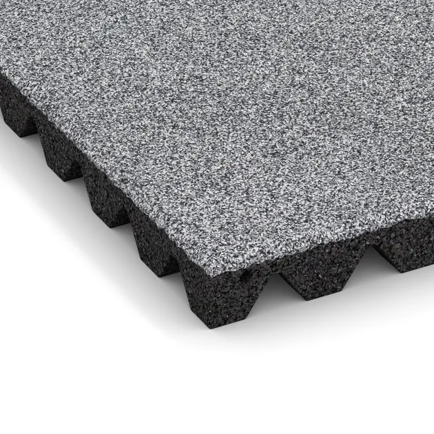 Detailaufnahme der Randausprägung von WARCO-Produkt 4475, Fallskyddsplatta för lekplats, Format 500 x 500 x 45 mm, Farbe Grå Melange.