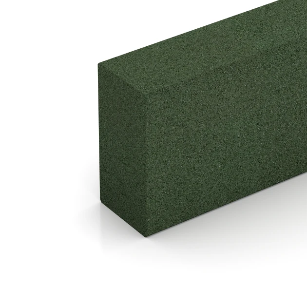 Detailaufnahme der Randausprägung von WARCO-Produkt 7030, Gummiblocksteg av gummigranulat, Format 100 x 30 x 15 cm, Farbe Gräsgrön.