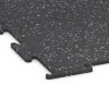 Detailaufnahme der Randausprägung von WARCO-Produkt 6452, Fitnessgolv Kompakt, Format 100 × 100 × 0,8 cm, Farbe Lätt Grå Spräcklig.