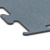 Detailaufnahme der Randausprägung von WARCO-Produkt 6158, Fitness Performance Elite Träningsgolv, Format 100 x 100 x 1 cm | 1,00 m², Farbe Åldrat silver.
