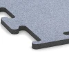 Detailaufnahme der Randausprägung von WARCO-Produkt 6150, Fitness Performance Elite Träningsgolv, Format 100 x 100 x 2 cm | 1,00 m², Farbe Dimgrå.