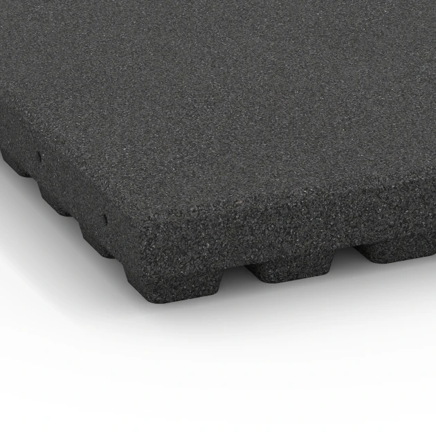 Detailaufnahme der Randausprägung von WARCO-Produkt 6295, Fallskyddsplattor, Format 50 x 50 x 7 cm, Farbe Antracit.