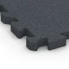 Detailaufnahme der Randausprägung von WARCO-Produkt 6983, Bollplanplatta, Format 50 x 50 x 4 cm | 0,25 m², Farbe Skiffergrå.