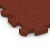Detailaufnahme der Randausprägung von WARCO-Produkt 6300, Fallskyddsplatta med pusselkoppling, Format 50 x 50 x 3 cm | 0,25 m², Farbe Tegelröd.