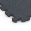 Detailaufnahme der Randausprägung von WARCO-Produkt 6396, Fallskyddsplatta – 100 cm, Format 50 x 50 x 3 cm | 0,25 m², Farbe Skiffergrå.