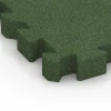 Detailaufnahme der Randausprägung von WARCO-Produkt 6311, Fallskyddsplatta med pusselkoppling, Format 50 x 50 x 6 cm | 0,25 m², Farbe Gräsgrön.
