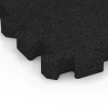 Detailaufnahme der Randausprägung von WARCO-Produkt 6305, Fallskyddsplatta med pusselkoppling, Format 50 x 50 x 5 cm | 0,25 m², Farbe Antracit.