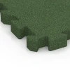 Detailaufnahme der Randausprägung von WARCO-Produkt 6403, Fallskyddsplatta – 190 cm, Format 50 x 50 x 5 cm | 0,25 m², Farbe Gräsgrön.