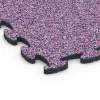 Detailaufnahme der Randausprägung von WARCO-Produkt 6756, Lekmatta i gummiplattor, Format 44,6 x 44,6 x 1,8 cm, Farbe Lavendel.