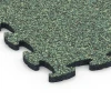 Detailaufnahme der Randausprägung von WARCO-Produkt 6825, Fitness Active gymgolv, Format 44,6 x 44,6 x 1,8 cm, Farbe Engelskt gräs.