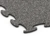 Detailaufnahme der Randausprägung von WARCO-Produkt 6922, Mässgolv klickplatta, Format 98 x 98 × 1,8 cm, Farbe Mörkgrå granit.