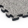 Detailaufnahme der Randausprägung von WARCO-Produkt 6878, Fitness Max gymgolv, Format 44,6 x 44,6 × 2,8 cm, Farbe Grå granit.