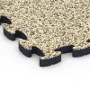 Detailaufnahme der Randausprägung von WARCO-Produkt 6883, Fitness Max gymgolv, Format 44,6 x 44,6 × 2,8 cm, Farbe Travertin.