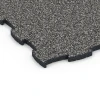 Detailaufnahme der Randausprägung von WARCO-Produkt 6850, Fitness Active gymgolv, Format 97,1 x 97,1 x 2,8 cm, Farbe Mörkgrå granit.
