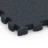 Detailaufnahme der Randausprägung von WARCO-Produkt 6959, Fitness Premium träningsgolv, Format 28,9 x 28,9 x 2,8 cm, Farbe Antracit.