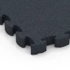 Detailaufnahme der Randausprägung von WARCO-Produkt 6965, Fitness Premium studiogolv, Format 28,9 x 28,9 x 2,8 cm, Farbe Antracit.