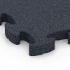 Detailaufnahme der Randausprägung von WARCO-Produkt 6961, Fitness Premium träningsgolv, Format 45,9 x 45,9 x 2,8 cm, Farbe Antracit.