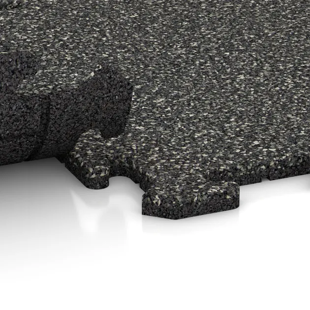 Großaufnahme vom Verbindungssystem von WARCO-Boden 3897 - Hundsportgolv HD im Farbdesign Mörkgrå Granit. Abmessungen 500 x 500 x 18 mm.