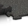 Großaufnahme vom Verbindungssystem von WARCO-Boden 3925 - Hundgolvplatta im Farbdesign Mörkgrå Granit. Abmessungen 1000 x 1000 x 18 mm.