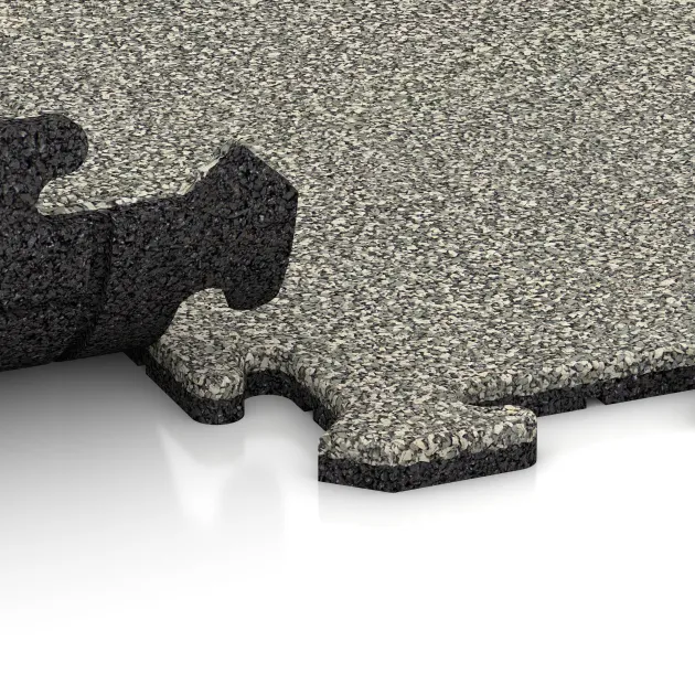 Großaufnahme vom Verbindungssystem von WARCO-Boden 3941 - Hundsportgolv HD im Farbdesign Ljus Granit. Abmessungen 1000 x 1000 x 18 mm.
