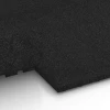 Großaufnahme vom Verbindungssystem von WARCO-Boden 6644 - Stallplatte im Farbdesign Antracit. Abmessungen 100 x 50 x 3 cm.