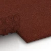 Großaufnahme vom Verbindungssystem von WARCO-Boden 6645 - Stallplatte im Farbdesign Tegelröd. Abmessungen 100 x 50 x 3 cm.