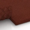 Großaufnahme vom Verbindungssystem von WARCO-Boden 6649 - Stallplatta Lyx im Farbdesign Tegelröd. Abmessungen 100 x 50 x 5 cm.