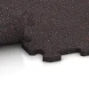 Großaufnahme vom Verbindungssystem von WARCO-Boden 1110 - Trappflisa im Farbdesign Lätt Röd Sprøjtet. Abmessungen 970 x 970 x 16 mm | 0,94 m².