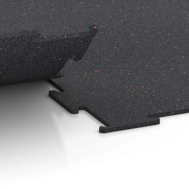 Großaufnahme vom Verbindungssystem von WARCO-Boden 6450 - Fitnessgolv Kompakt im Farbdesign Lätt Röd Sprøjtet. Abmessungen 100 × 100 × 0,8 cm.