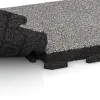 Großaufnahme vom Verbindungssystem von WARCO-Boden 4628 - Terrassplatta Classic im Farbdesign Grå Melange. Abmessungen 500 x 500 x 50 mm.