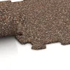 Großaufnahme vom Verbindungssystem von WARCO-Boden 0887 - Fitnessgolv Kompakt im Farbdesign Bast & Bark. Abmessungen 485 x 485 x 8 mm | 0,235 m².