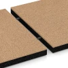 Großaufnahme vom Verbindungssystem von WARCO-Boden 6225 - Fallskyddsplattor im Farbdesign Sandbeige. Abmessungen 50 x 50 x 4,5 cm.