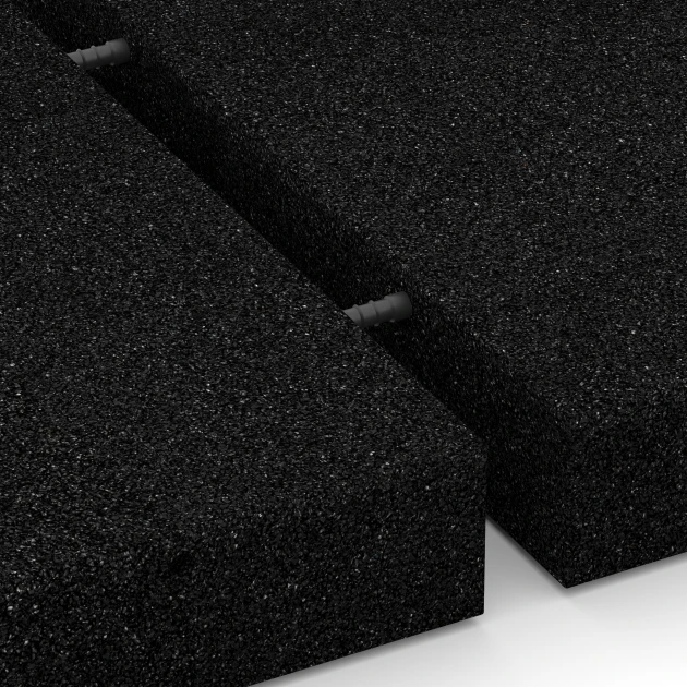 Großaufnahme vom Verbindungssystem von WARCO-Boden 6271 - Fallskyddsplatta – 230 cm im Farbdesign Antracit. Abmessungen 50 x 50 x 8 cm.