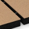 Großaufnahme vom Verbindungssystem von WARCO-Boden 6234 - Fallskyddsplattor im Farbdesign Sandbeige. Abmessungen 50 x 50 x 8 cm.