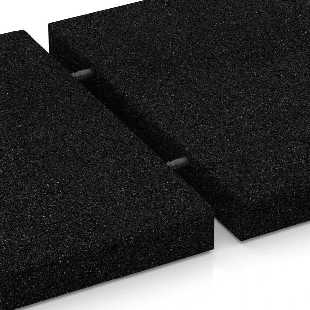 Großaufnahme vom Verbindungssystem von WARCO-Boden 6265 - Fallskyddsplatta – 180 cm im Farbdesign Antracit. Abmessungen 50 x 50 x 6 cm.