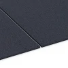 Großaufnahme vom Verbindungssystem von WARCO-Boden 6175 - Fitness Performance Elite Träningsgolv im Farbdesign Antracit. Abmessungen 100 × 100 × 1,5 cm.