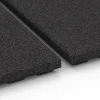 Großaufnahme vom Verbindungssystem von WARCO-Boden 6387 - Stallmatta Premium im Farbdesign Antracit. Abmessungen 100 x 100 x 4,5 cm | 1,00 m².