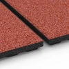 Großaufnahme vom Verbindungssystem von WARCO-Boden 6390 - Stallmatta Lyx im Farbdesign Tegelröd. Abmessungen 100 x 50 x 4,5 cm | 0,50 m².