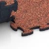 Großaufnahme vom Verbindungssystem von WARCO-Boden 6863 - Fitness Max gymgolv im Farbdesign Etna. Abmessungen 44,6 x 44,6 x 1,8 cm.